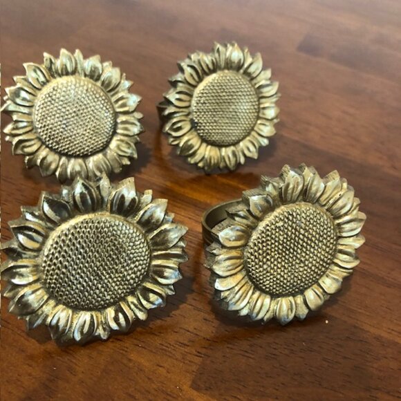 Sunflower Metal Napkin Ring Holders Set of 4 Pre-Owned. - Picture 5 of 13